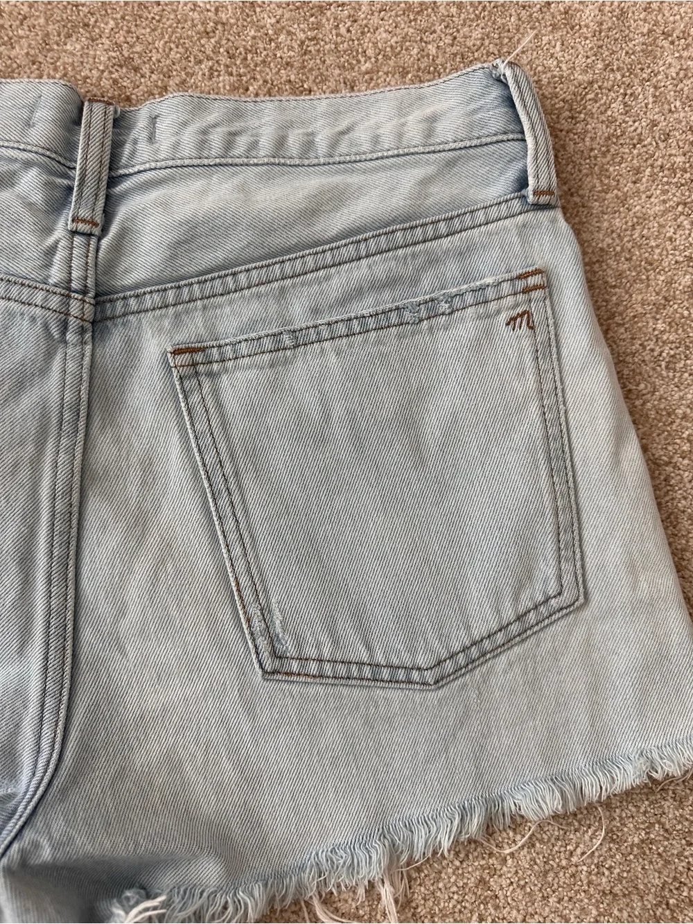 Madewell Relaxed Denim Shorts Cutoff Light Wash 100% Cotton Raw Hem Size 28